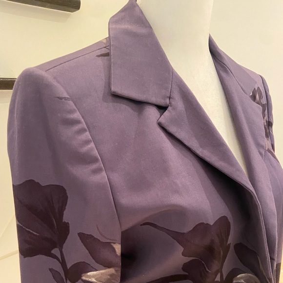 LAST CHANCE!! NWT! Reg $378 - Floral Print Blazer Size 4 - Picture 3 of 11